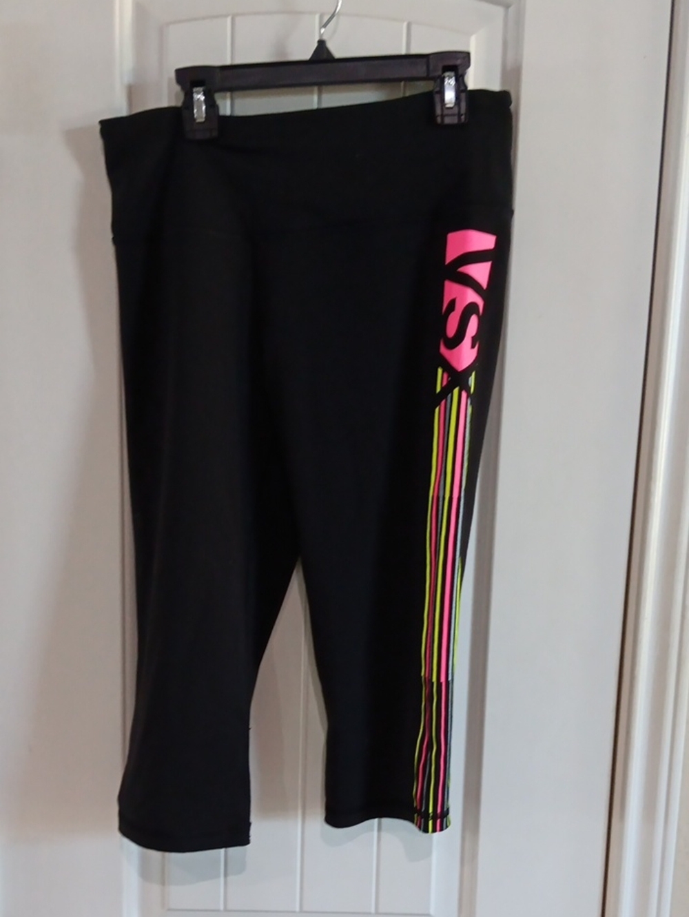 VSX Victoria's Secret Sport Knockout Capri Leggings Black Neon Stripe Size M